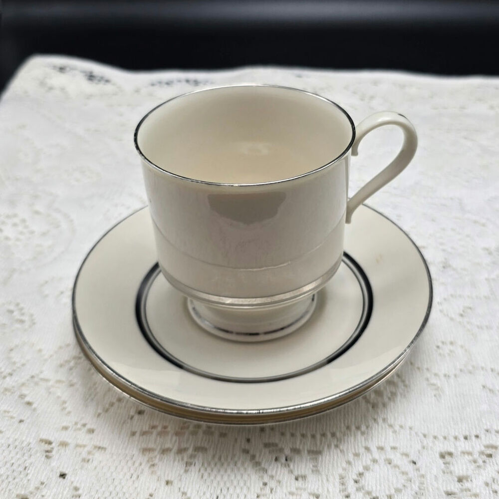 Vintage Syracuse China 1 cup 2 saucers. Kent pattern
